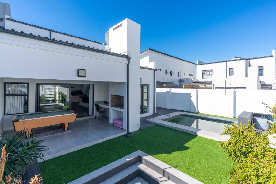 4 Bedroom Property for Sale in Sandown Western Cape
